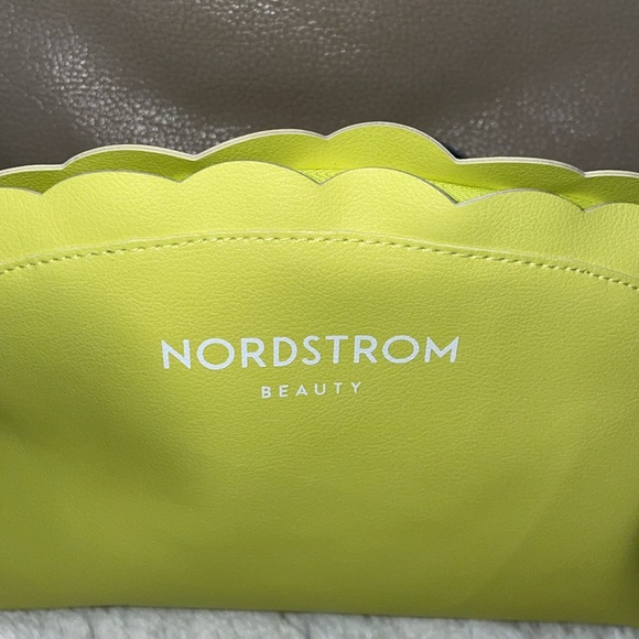 NWOT Nordstrom Cosmetic Bag with Scalloped Edge - Picture 3 of 3